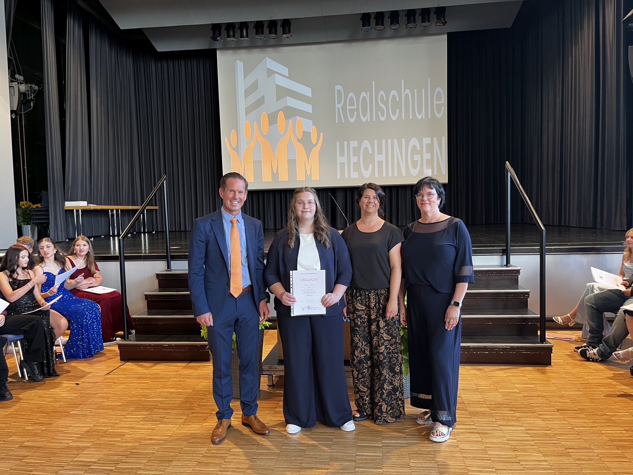 Euphorie und Aufbruchstimmung - Abschlussfeier der Realschule Hechingen ...